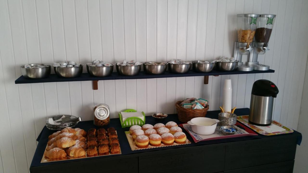 Fiorina Bed&Breakfast - Colazione Fino A Mezzogiorno - Beach Village Gratuito - Aquafan25 Oltremare20 Riccione Eksteriør billede