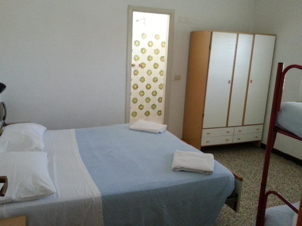Fiorina Bed&Breakfast - Colazione Fino A Mezzogiorno - Beach Village Gratuito - Aquafan25 Oltremare20 Riccione Værelse billede