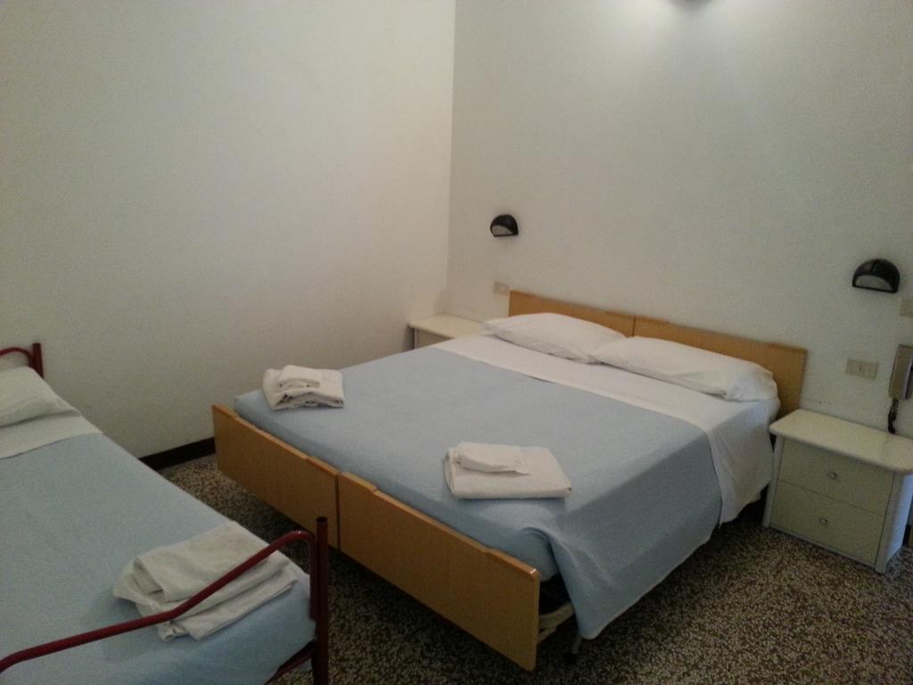 Fiorina Bed&Breakfast - Colazione Fino A Mezzogiorno - Beach Village Gratuito - Aquafan25 Oltremare20 Riccione Eksteriør billede